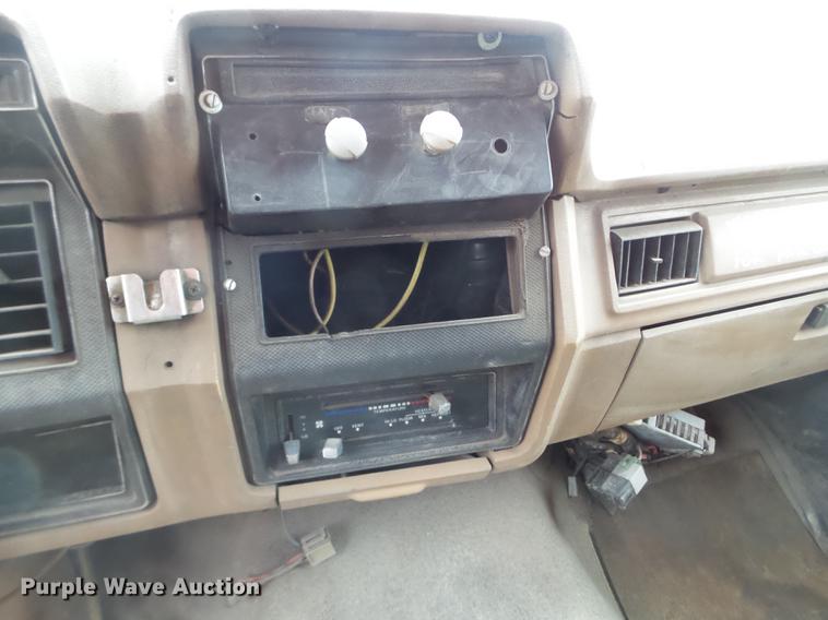 image for item FM9273 1991 Ford F700 service truck