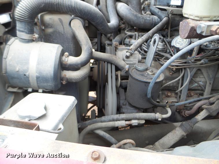 image for item FM9273 1991 Ford F700 service truck