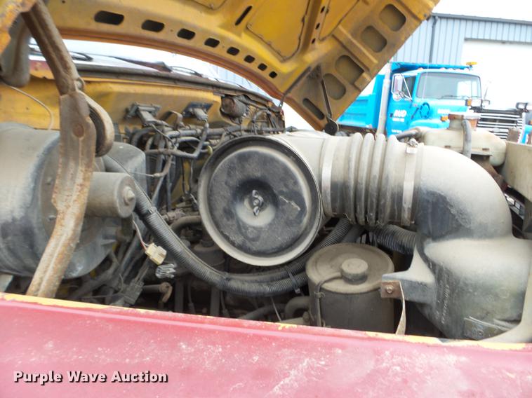 image for item FM9273 1991 Ford F700 service truck
