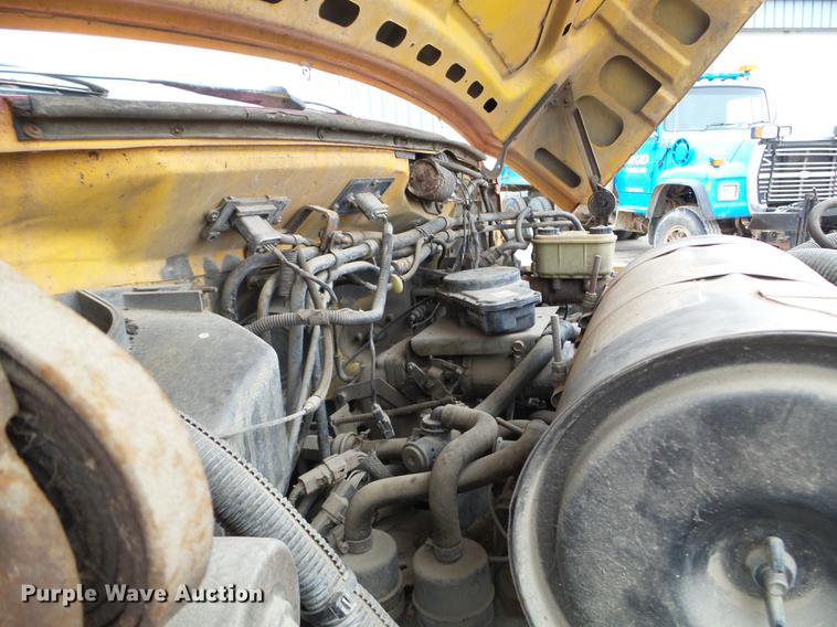 image for item FM9273 1991 Ford F700 service truck