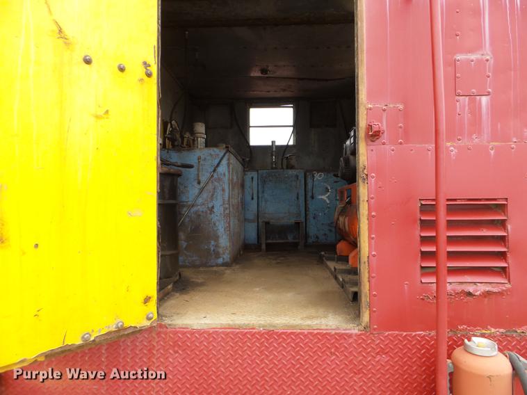 image for item FM9273 1991 Ford F700 service truck