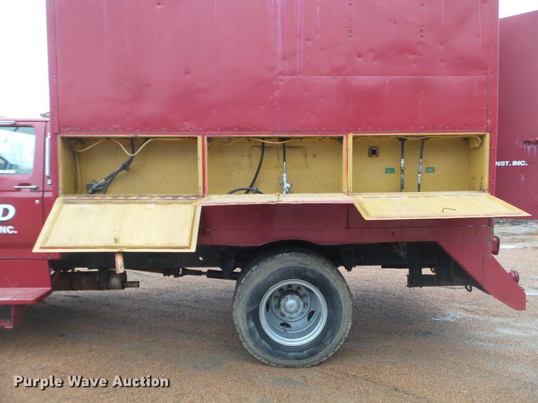 image for item FM9273 1991 Ford F700 service truck