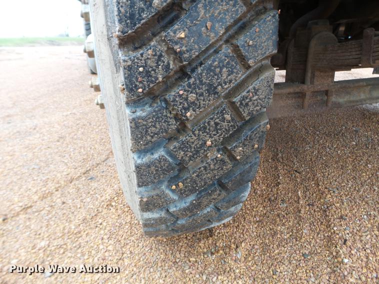 image for item FM9273 1991 Ford F700 service truck