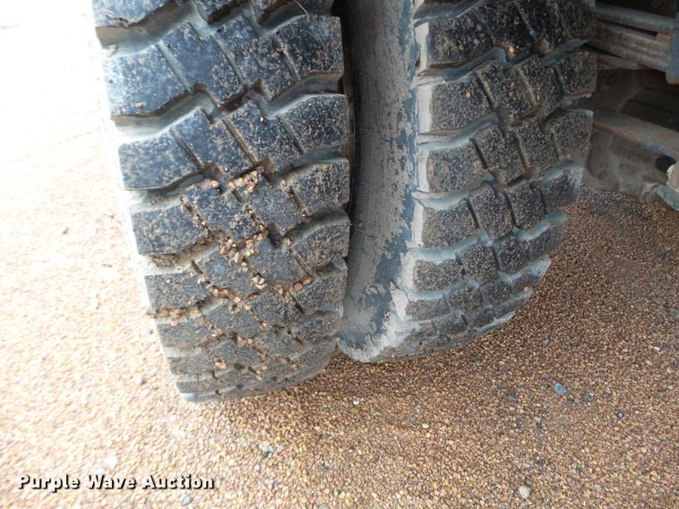 image for item FM9273 1991 Ford F700 service truck