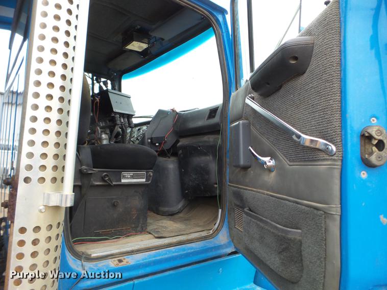 image for item FM9274 1997 Ford LTA9000 dump truck