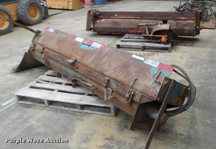 image for item FM9275 (2) tailgate spreaders