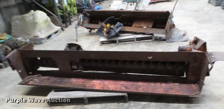 image for item FM9275 (2) tailgate spreaders