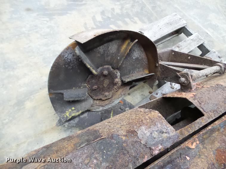 image for item FM9275 (2) tailgate spreaders