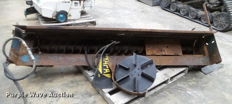 image for item FM9275 (2) tailgate spreaders