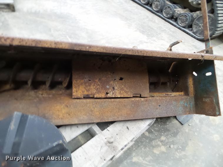 image for item FM9275 (2) tailgate spreaders