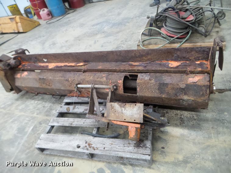 image for item FM9275 (2) tailgate spreaders