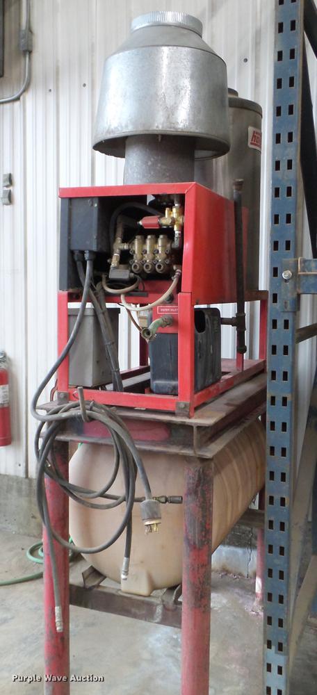 image for item FM9276 Hotsy 1422SS pressure washer