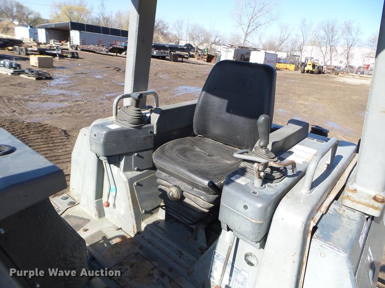 image for item FM9281 2001 Komatsu D41P-6 dozer