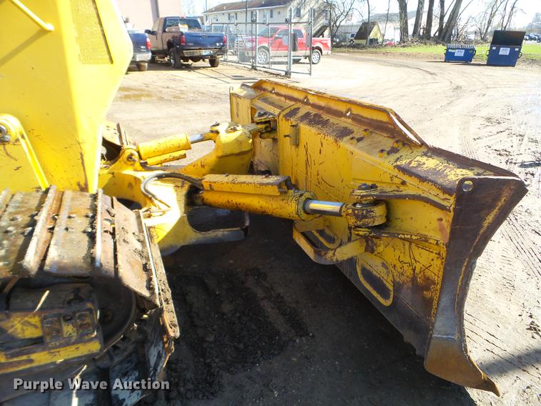 image for item FM9281 2001 Komatsu D41P-6 dozer