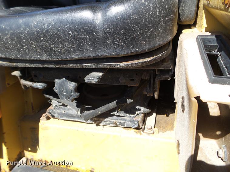 image for item FM9283 1989 Caterpillar 953 track loader
