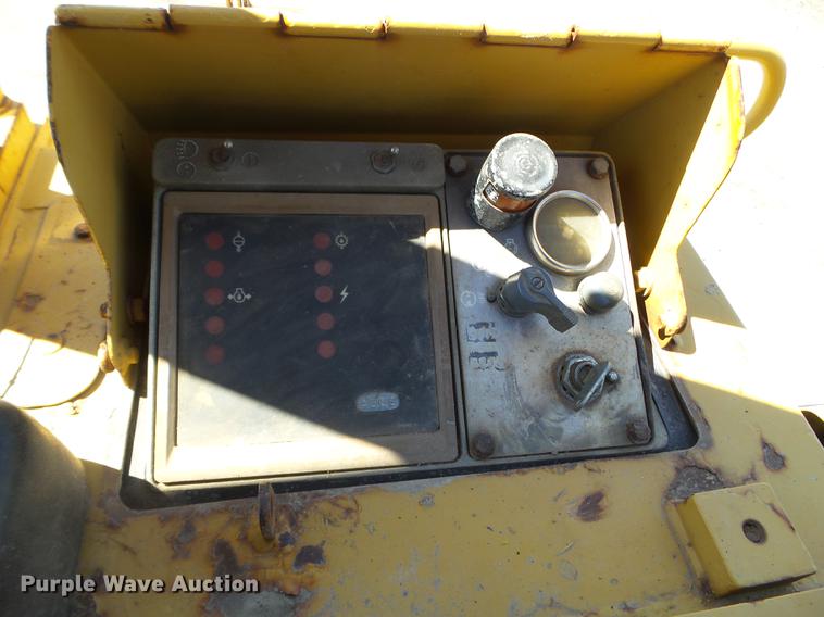 image for item FM9283 1989 Caterpillar 953 track loader