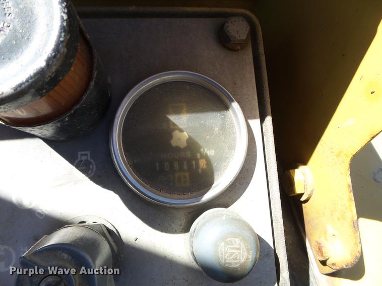 image for item FM9283 1989 Caterpillar 953 track loader