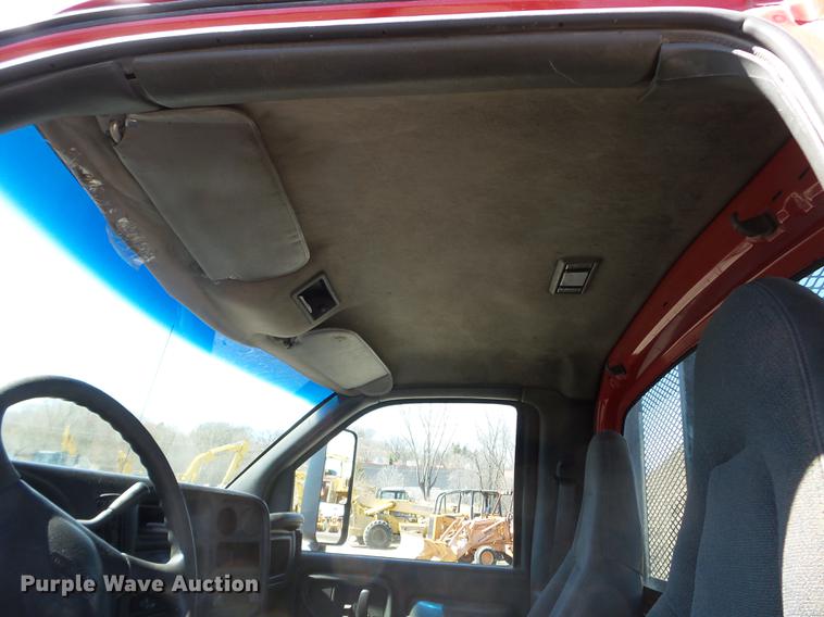 image for item FM9285 2003 GMC C4500 flatbed truck