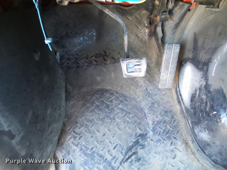 image for item FM9285 2003 GMC C4500 flatbed truck