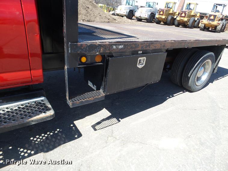 image for item FM9285 2003 GMC C4500 flatbed truck