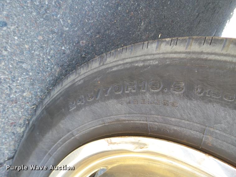 image for item FM9285 2003 GMC C4500 flatbed truck