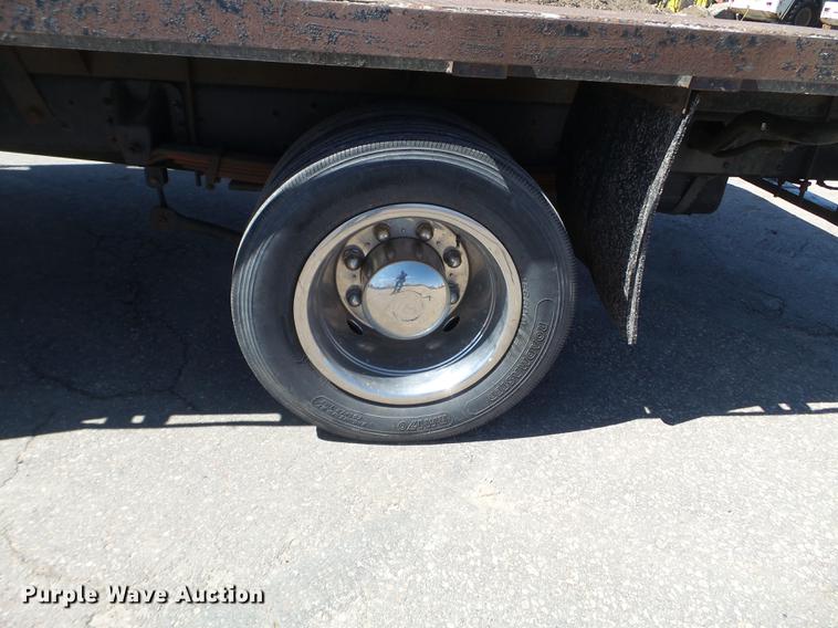 image for item FM9285 2003 GMC C4500 flatbed truck