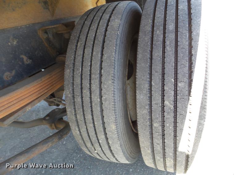 image for item FM9285 2003 GMC C4500 flatbed truck