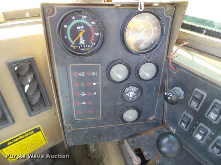 image for item FM9289 1994 Caterpillar 615C Series II elevating scraper