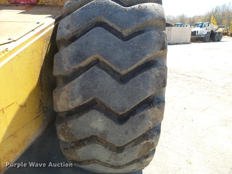 image for item FM9289 1994 Caterpillar 615C Series II elevating scraper