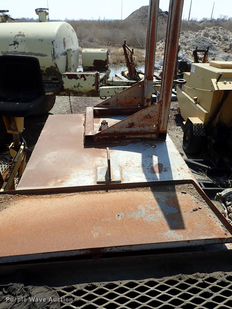 image for item FN9798 (2) steel tanks