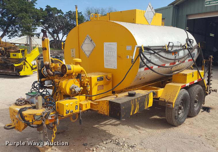 image for item FS9520 2002 Rosco asphalt distribution trailer