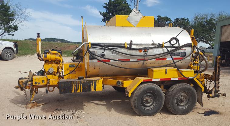 image for item FS9520 2002 Rosco asphalt distribution trailer