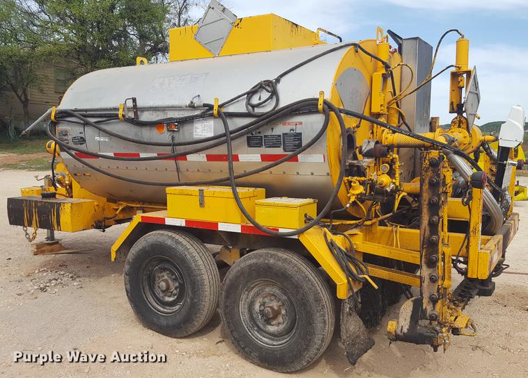 image for item FS9520 2002 Rosco asphalt distribution trailer