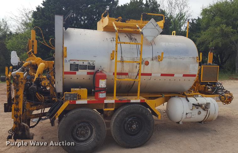 image for item FS9520 2002 Rosco asphalt distribution trailer