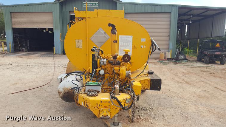 image for item FS9520 2002 Rosco asphalt distribution trailer