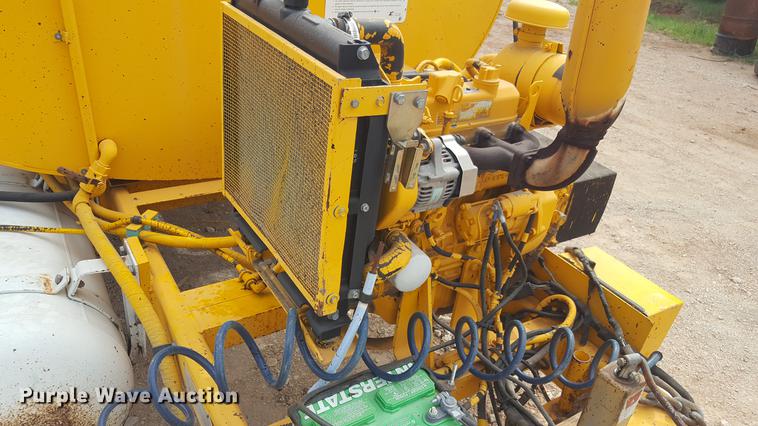 image for item FS9520 2002 Rosco asphalt distribution trailer