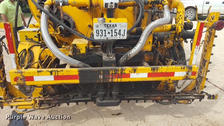 image for item FS9520 2002 Rosco asphalt distribution trailer