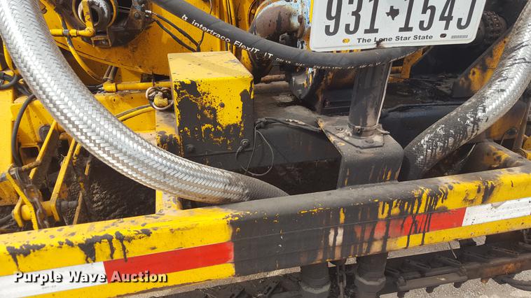 image for item FS9520 2002 Rosco asphalt distribution trailer