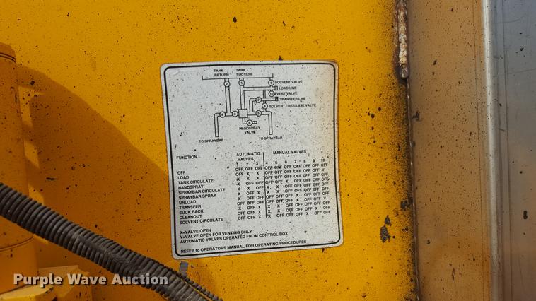 image for item FS9520 2002 Rosco asphalt distribution trailer