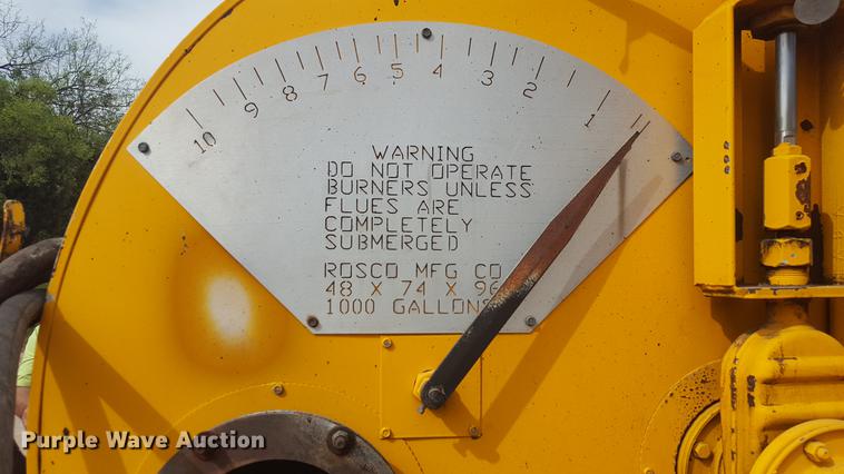 image for item FS9520 2002 Rosco asphalt distribution trailer