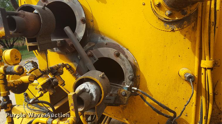 image for item FS9520 2002 Rosco asphalt distribution trailer