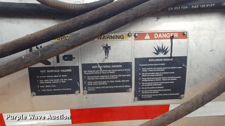 image for item FS9520 2002 Rosco asphalt distribution trailer