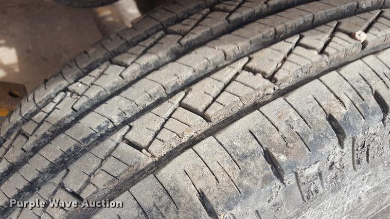 image for item FS9520 2002 Rosco asphalt distribution trailer