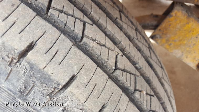 image for item FS9520 2002 Rosco asphalt distribution trailer