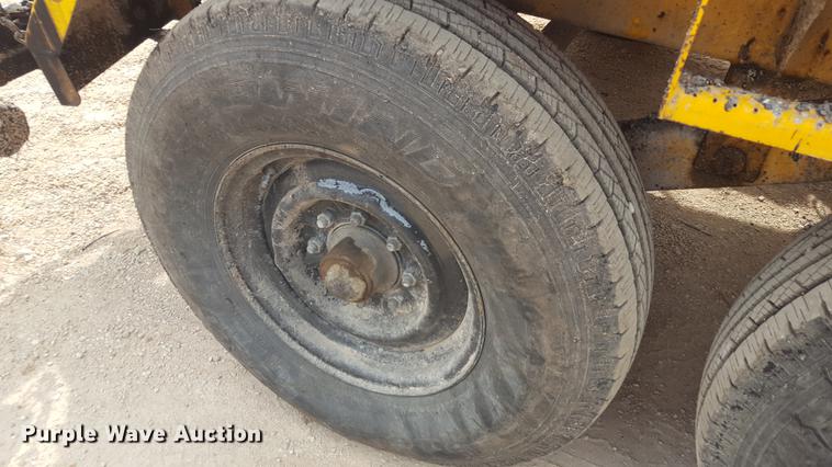 image for item FS9520 2002 Rosco asphalt distribution trailer