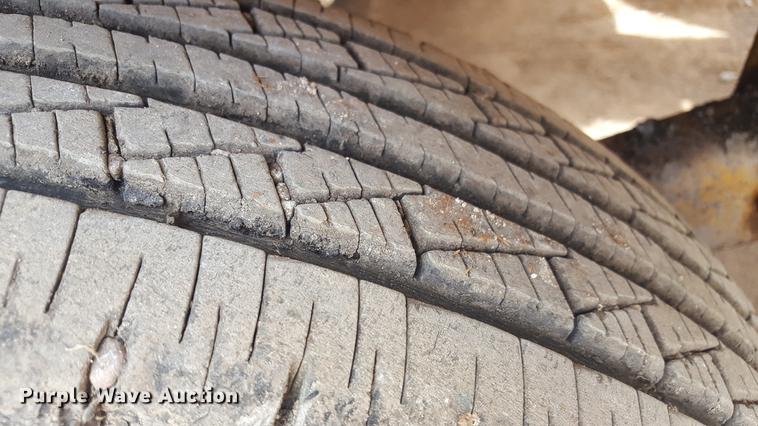 image for item FS9520 2002 Rosco asphalt distribution trailer