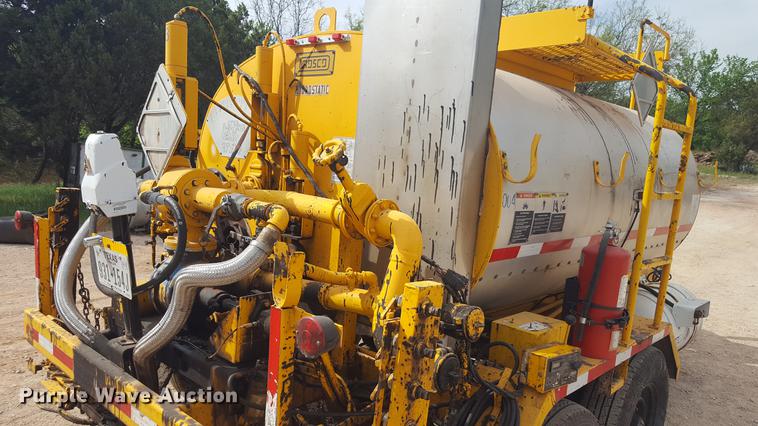 image for item FS9520 2002 Rosco asphalt distribution trailer