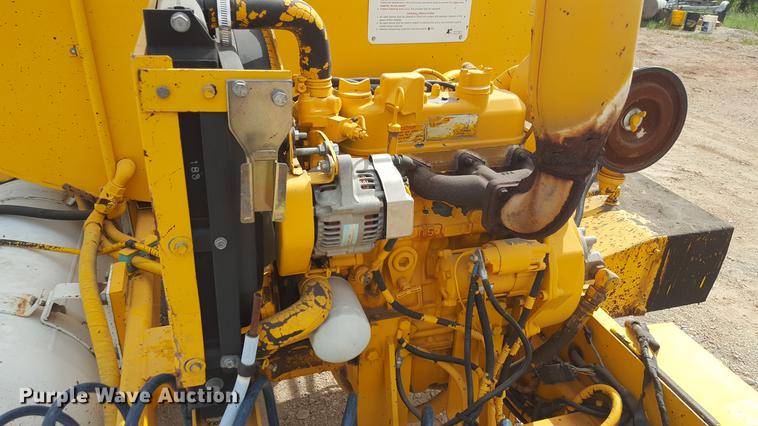 image for item FS9520 2002 Rosco asphalt distribution trailer