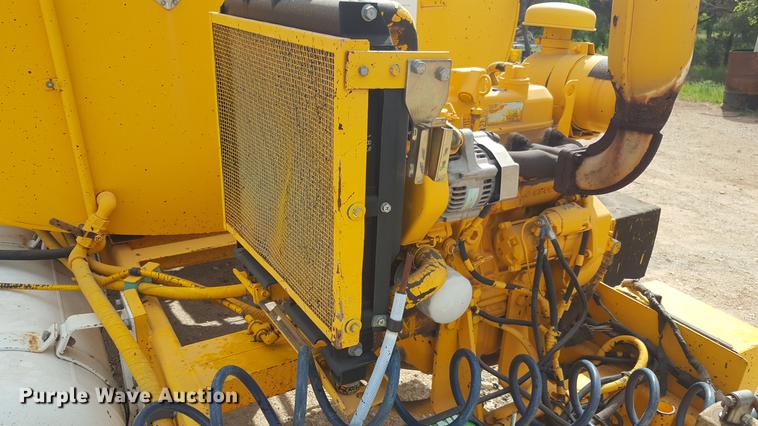 image for item FS9520 2002 Rosco asphalt distribution trailer