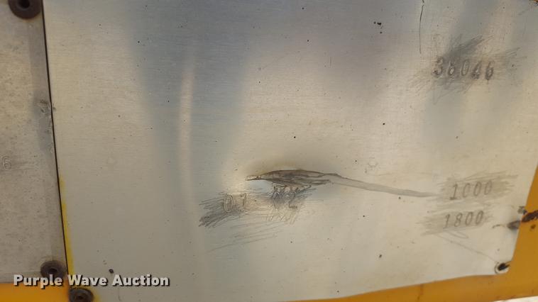 image for item FS9520 2002 Rosco asphalt distribution trailer